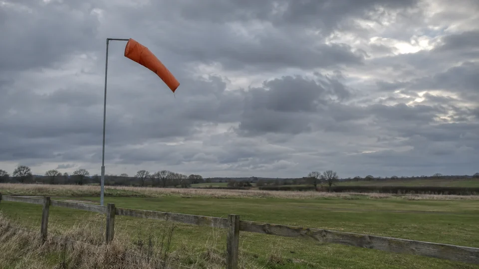 Windsock showing conditions over a grassy field